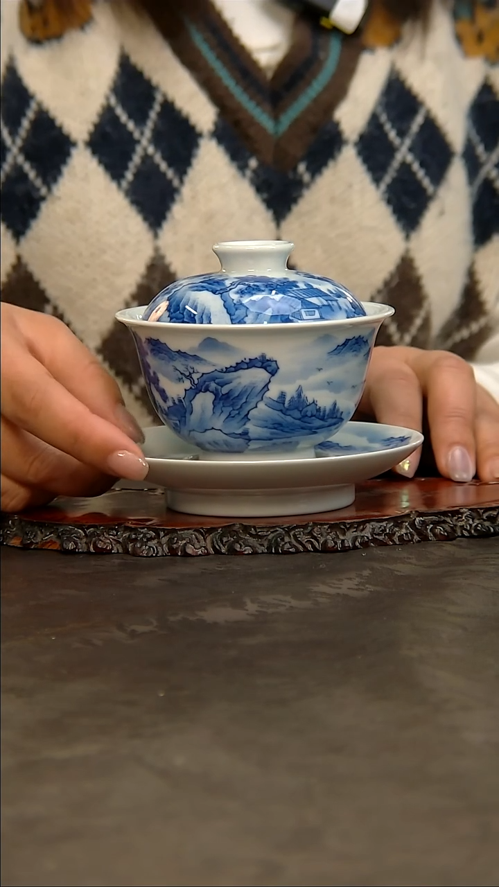 【闪购商品】青花手绘山水盖碗！