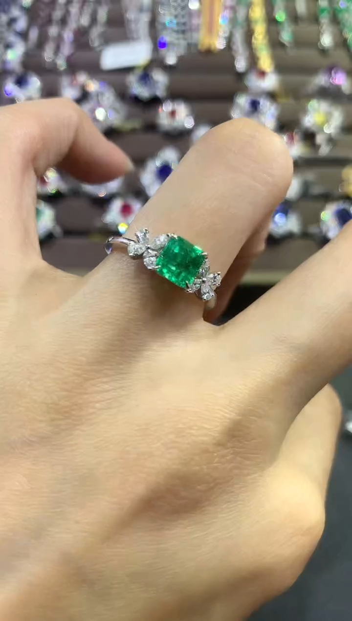 【闪购商品】祖母绿戒指18K金镶嵌a511       