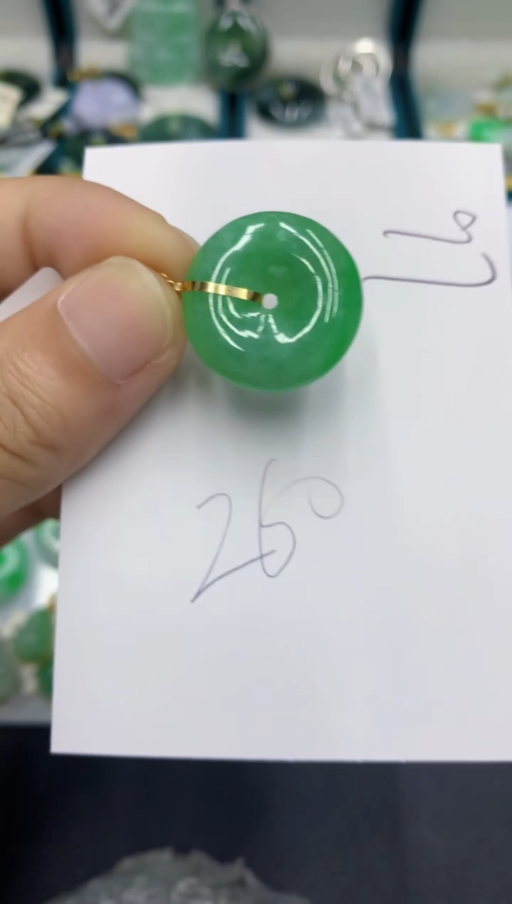 翡翠18K金镶嵌颈饰翡翠