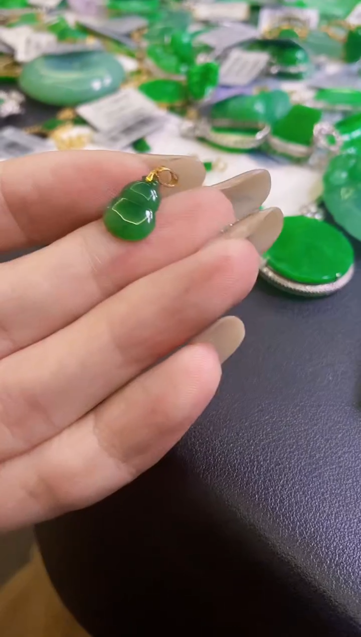 【闪购商品】定制翡翠18K金镶嵌吊坠