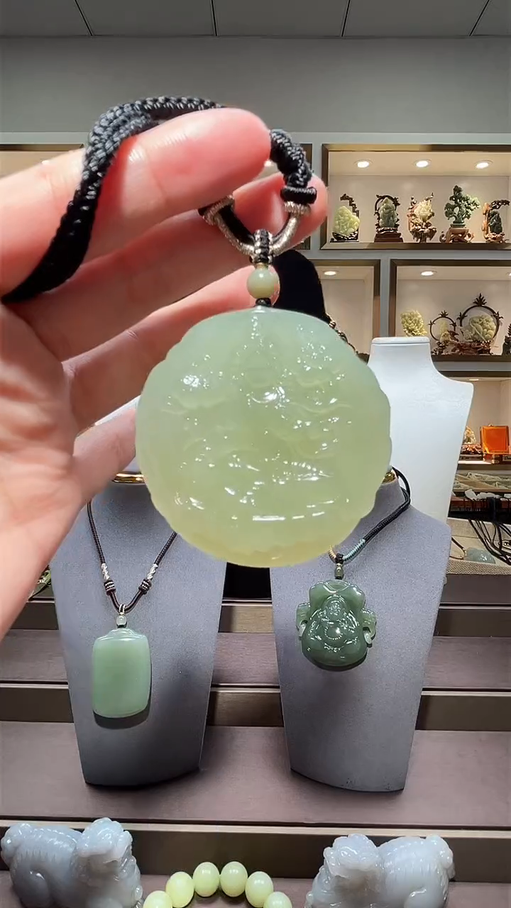 和田玉未镶嵌车挂苏