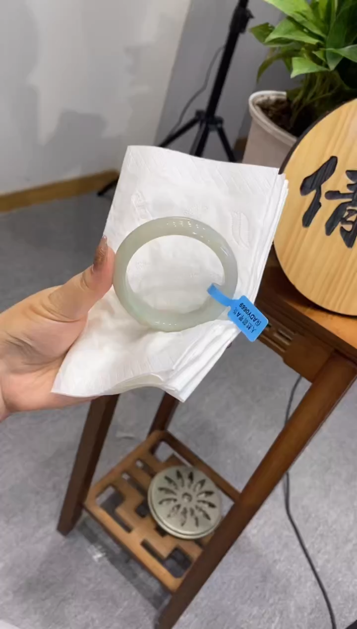 【闪购商品】翡翠手镯未镶嵌多人0011783