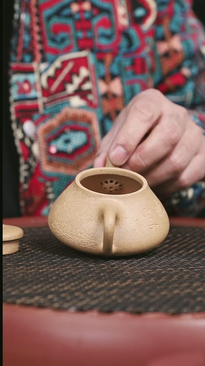 【闪购商品】紫砂黄金段饮瓢刻绘180CC