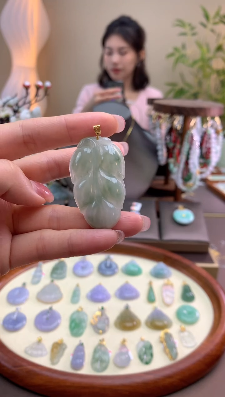 【闪购商品】翡翠颈饰18K金镶嵌叶子