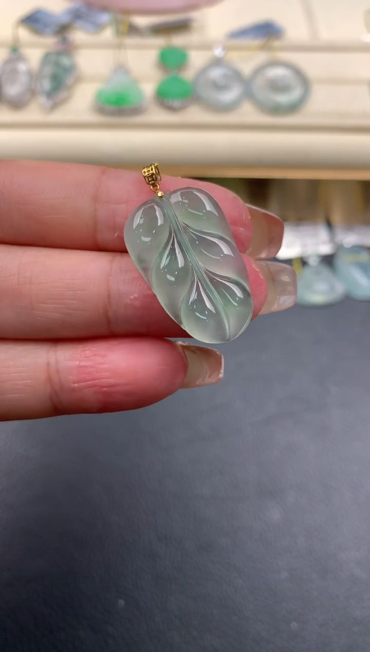 【闪购商品】翡翠颈饰18K金镶嵌D942      