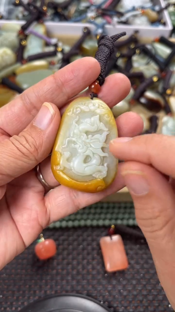 【闪购商品】和田玉颈饰未镶嵌多样性发货没有证书拍一发一有瑕