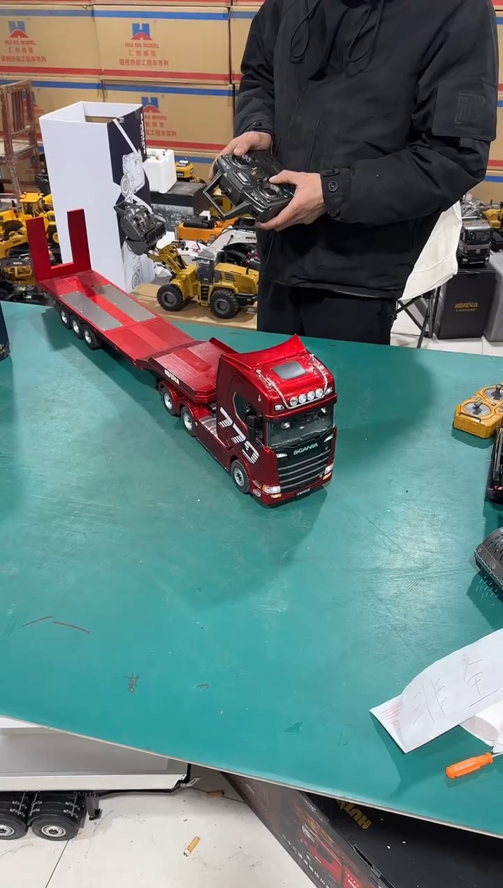 非全新斯堪尼亚770拖头+拖挂 红色套装