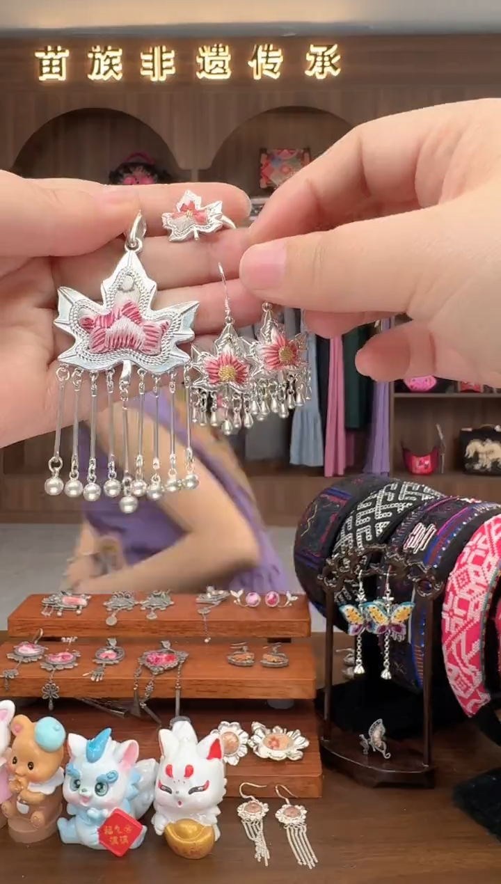 【闪购商品】织绣扶光苗绣传承68