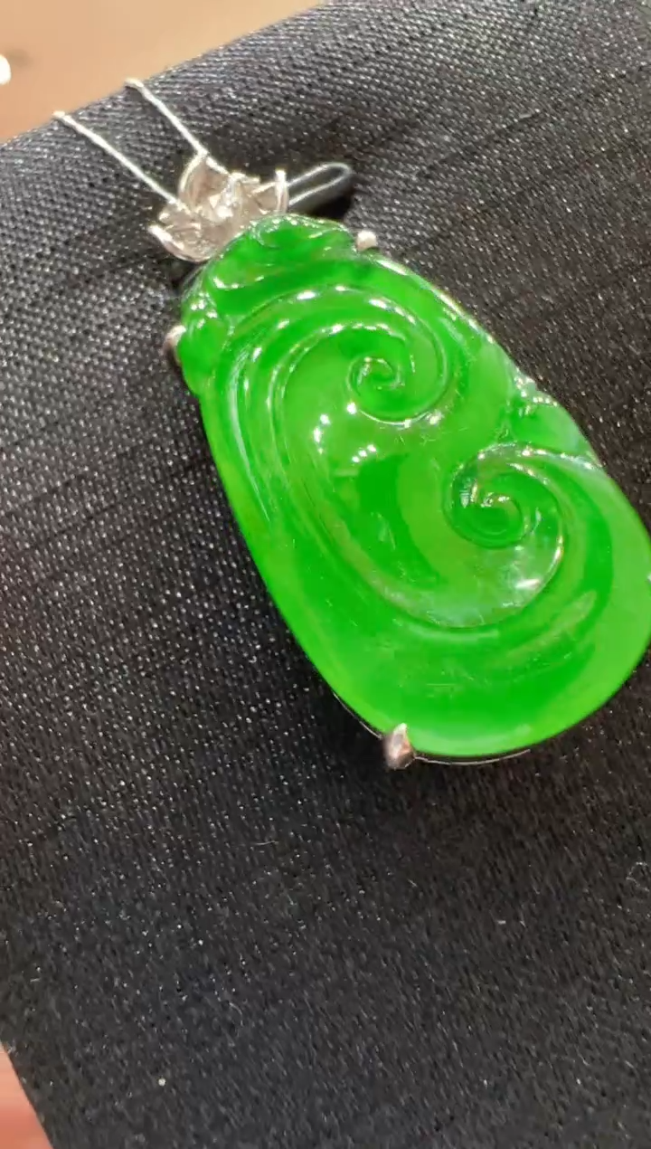 【闪购商品】翡翠吊坠(不含链)18K金镶嵌          