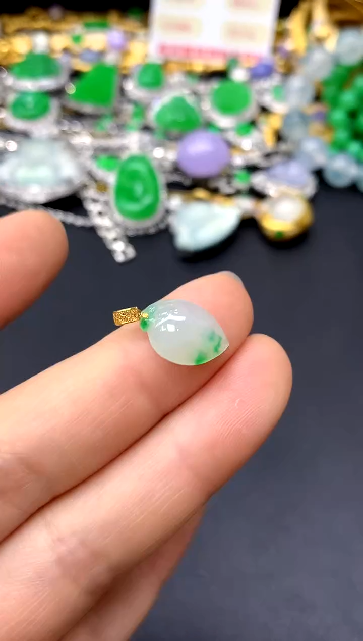 颈饰18K金镶嵌翡翠142-中国好珍宝