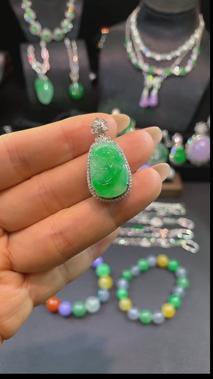 吊坠(不含链)18K金镶嵌翡翠吊坠