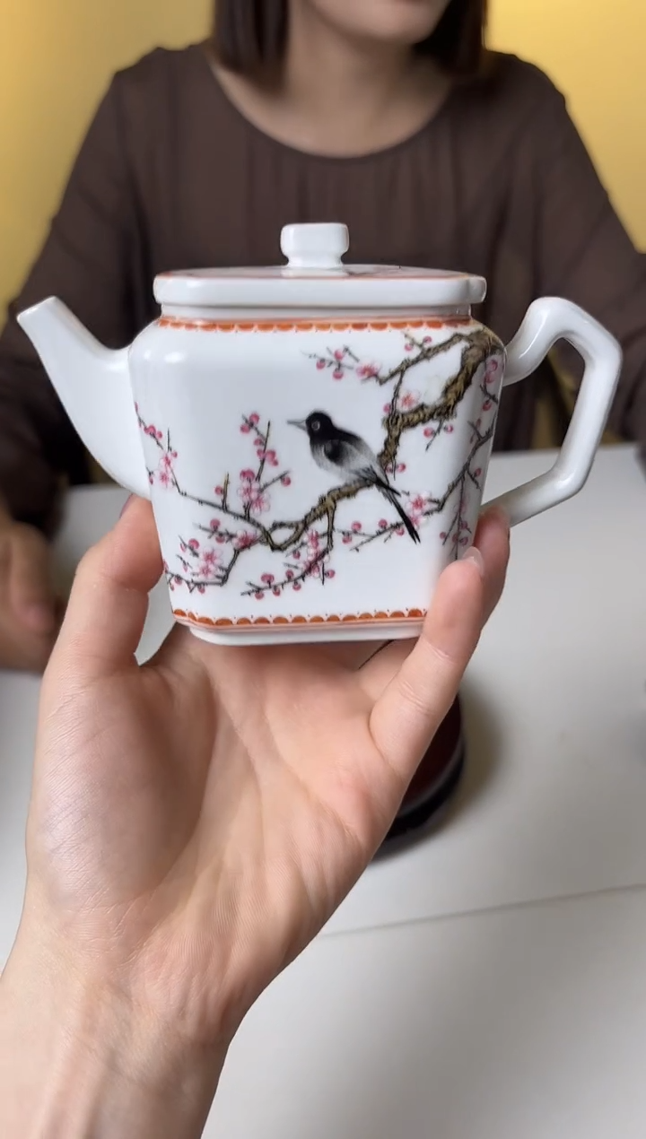 壶瓷立方——粉彩喜上眉梢四方壶