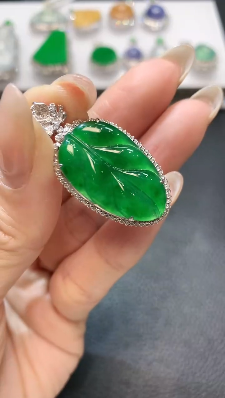 【闪购商品】翡翠吊坠(不含链)18K金镶嵌C26