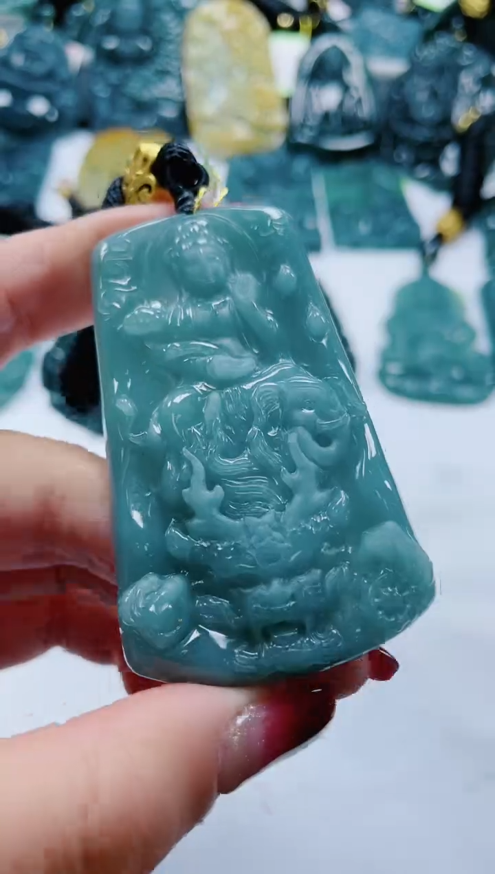 【闪购商品】翡翠颈饰未镶嵌          