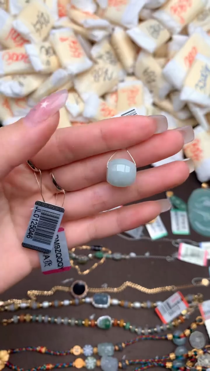 【闪购商品】翡翠挂件未镶嵌—