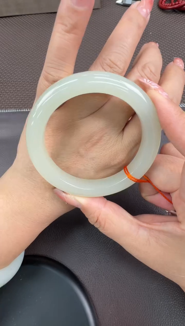 【闪购商品】和田玉手镯未镶嵌57