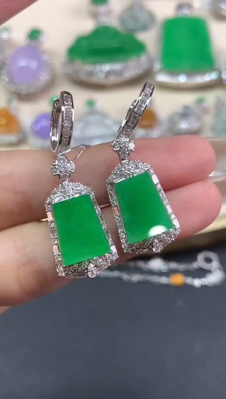 18K金镶嵌翡翠耳饰耳饰|39800