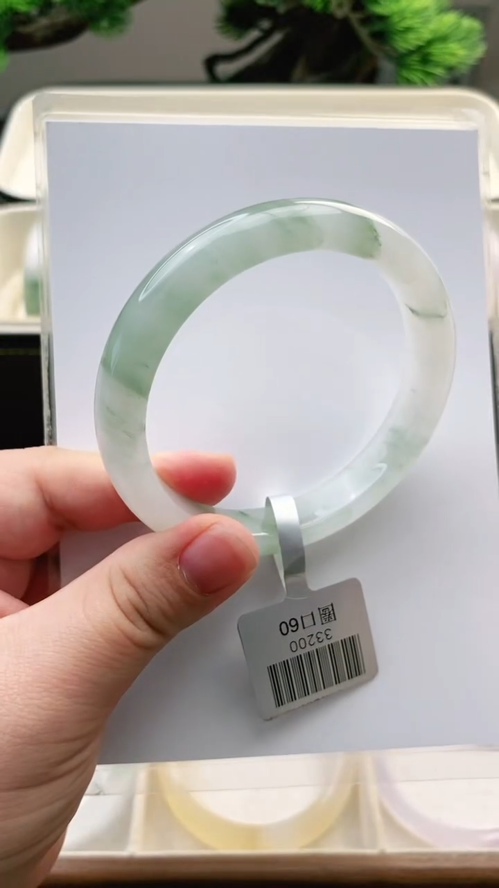 【闪购商品】石英质玉手镯未镶嵌60