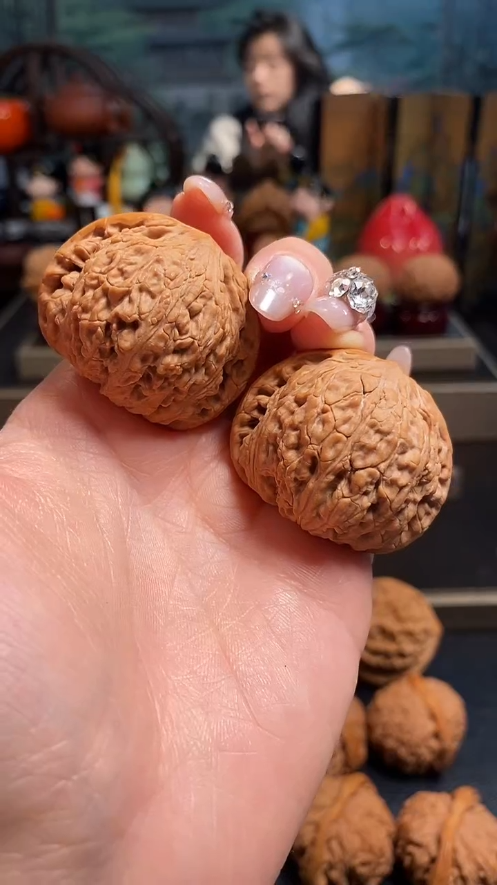 【闪购商品】文玩核桃吊坠K452绣球40