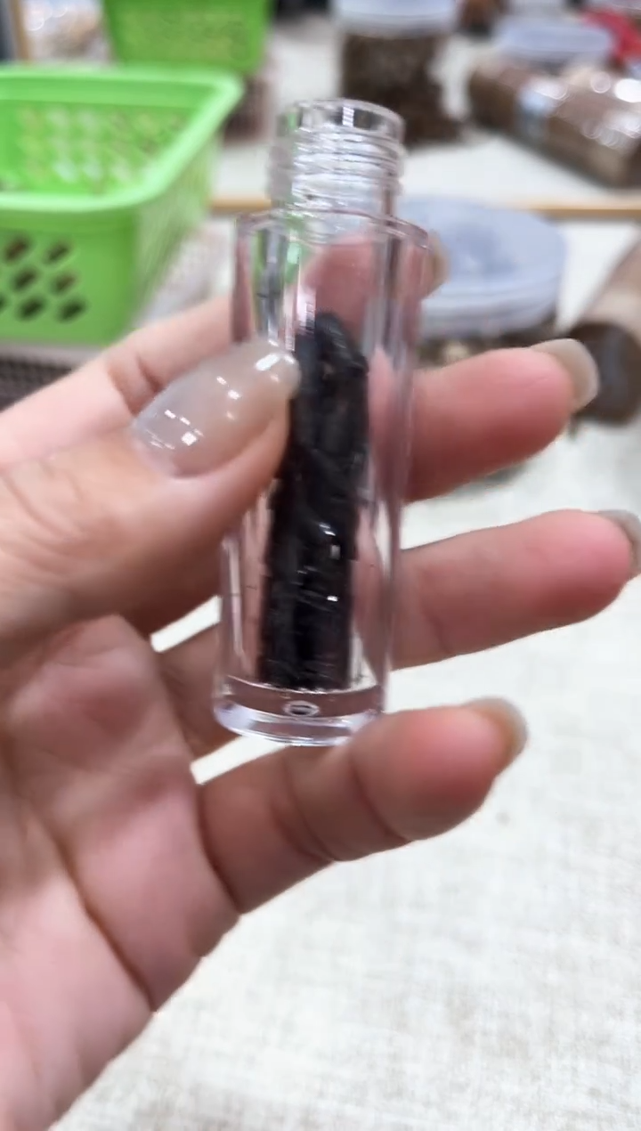 【闪购商品】海南尖峰岭精YO.U膏2克，，，，香粉