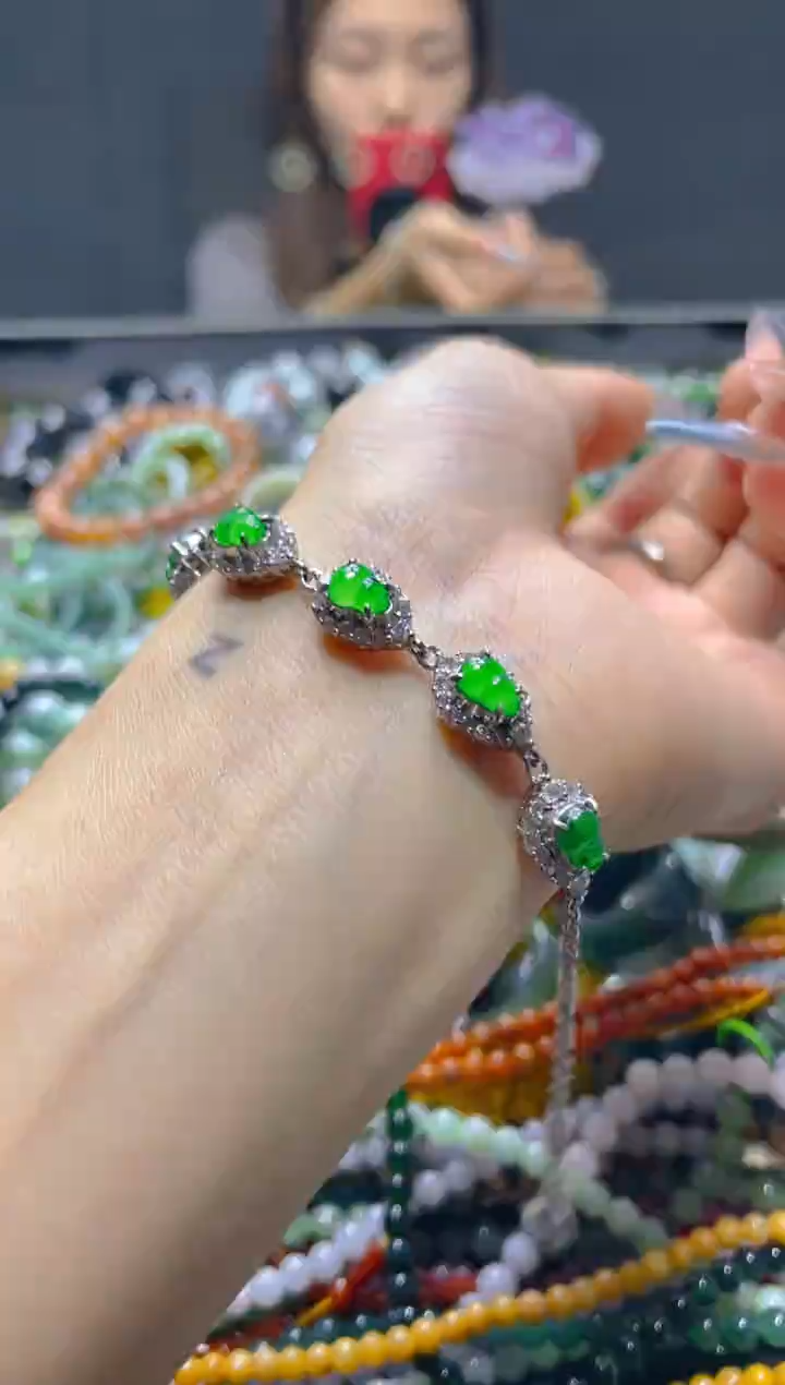 颈饰未镶嵌翡翠/M/翡翠A货，一件也是批发价