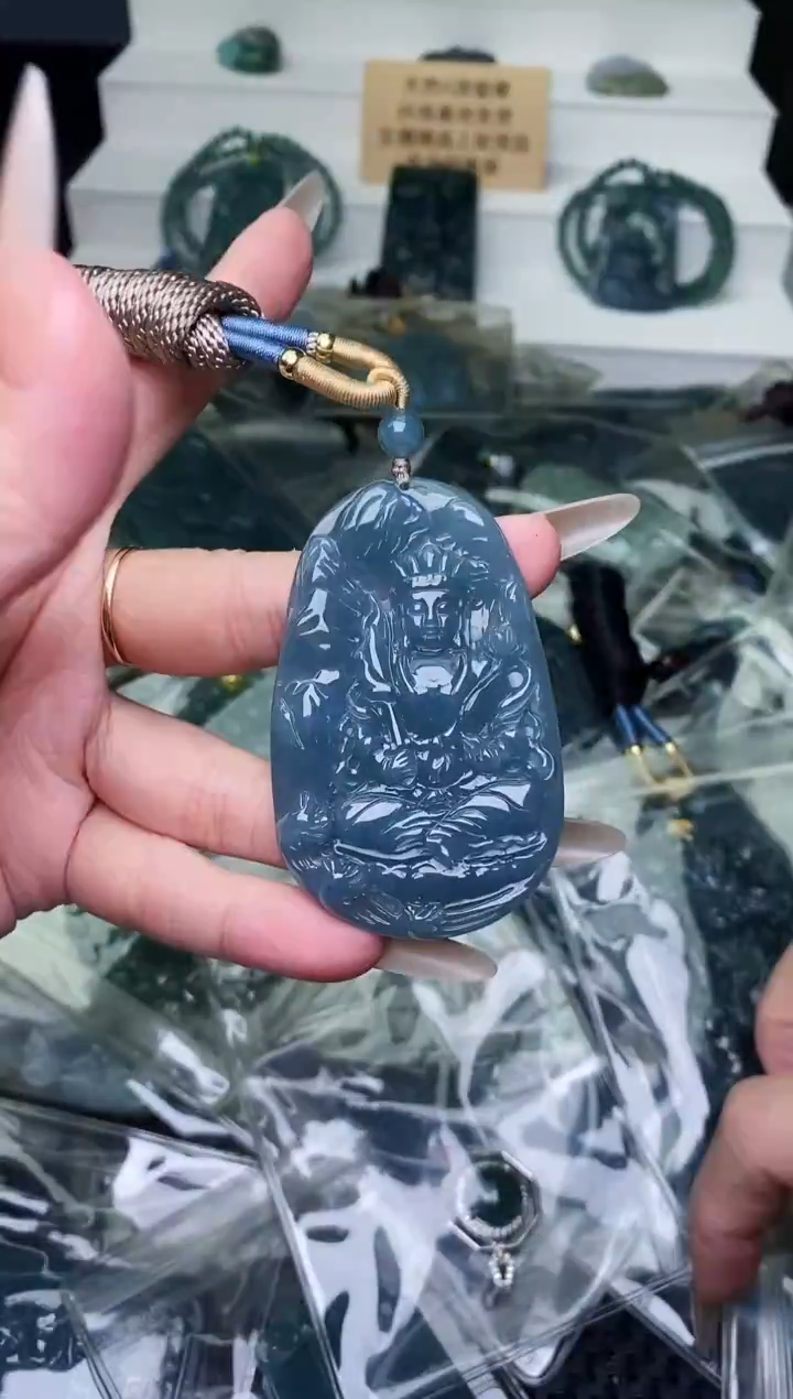 颈饰未镶嵌翡翠 