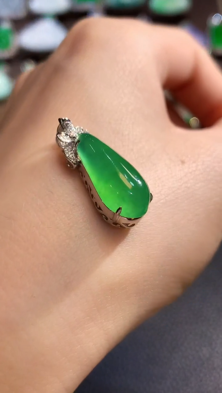 吊坠(不含链)18K金镶嵌翡翠A52