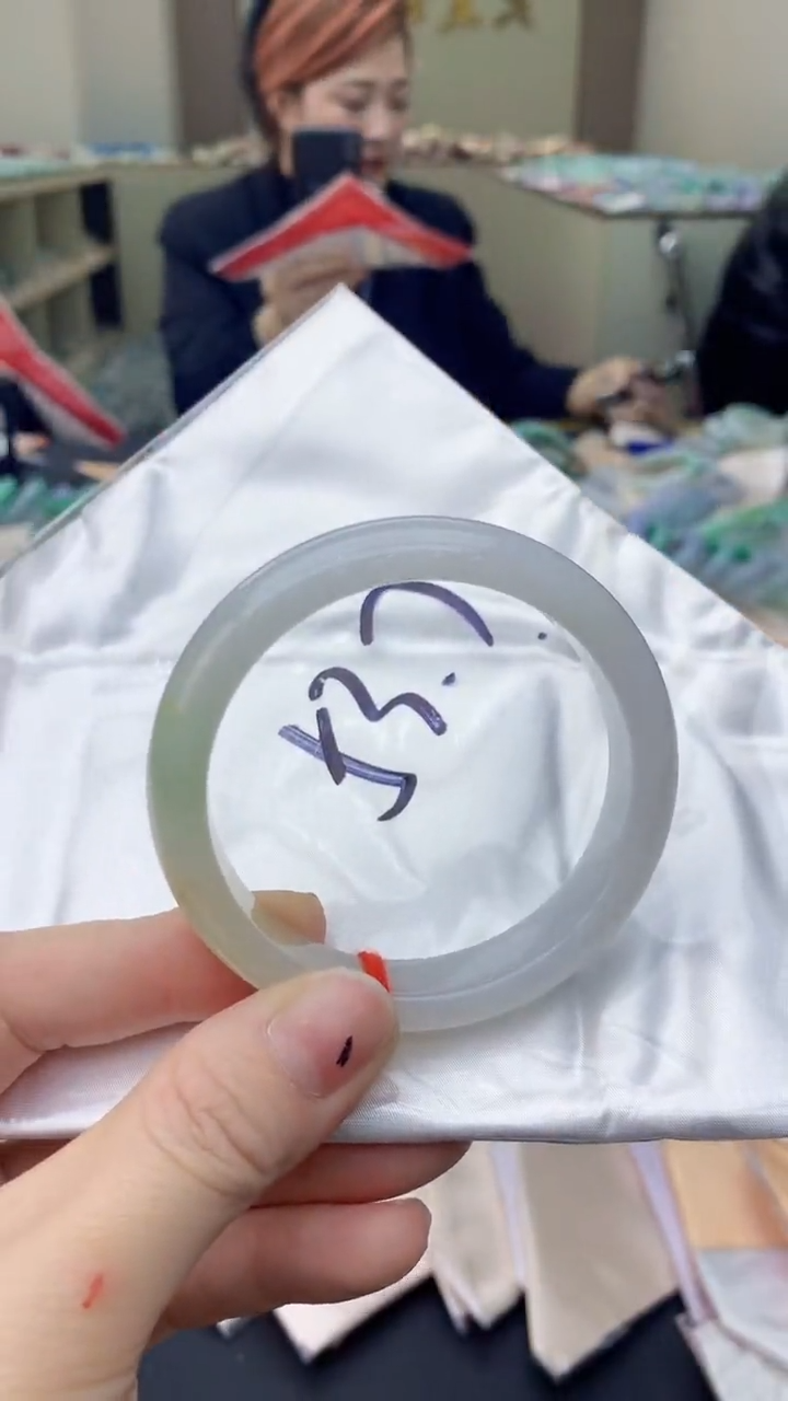 【闪购商品】翡翠手镯未镶嵌0683078074