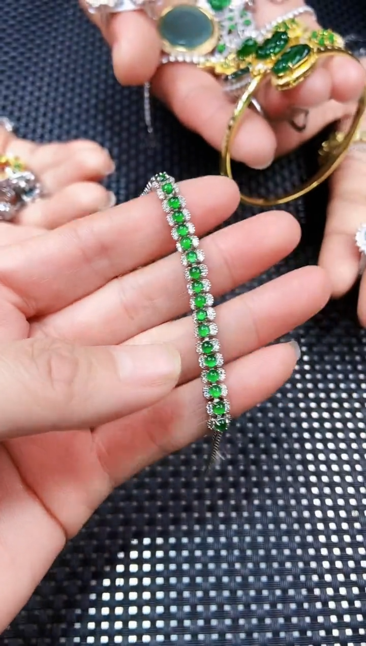 【闪购商品】翡翠手链未镶嵌11111111