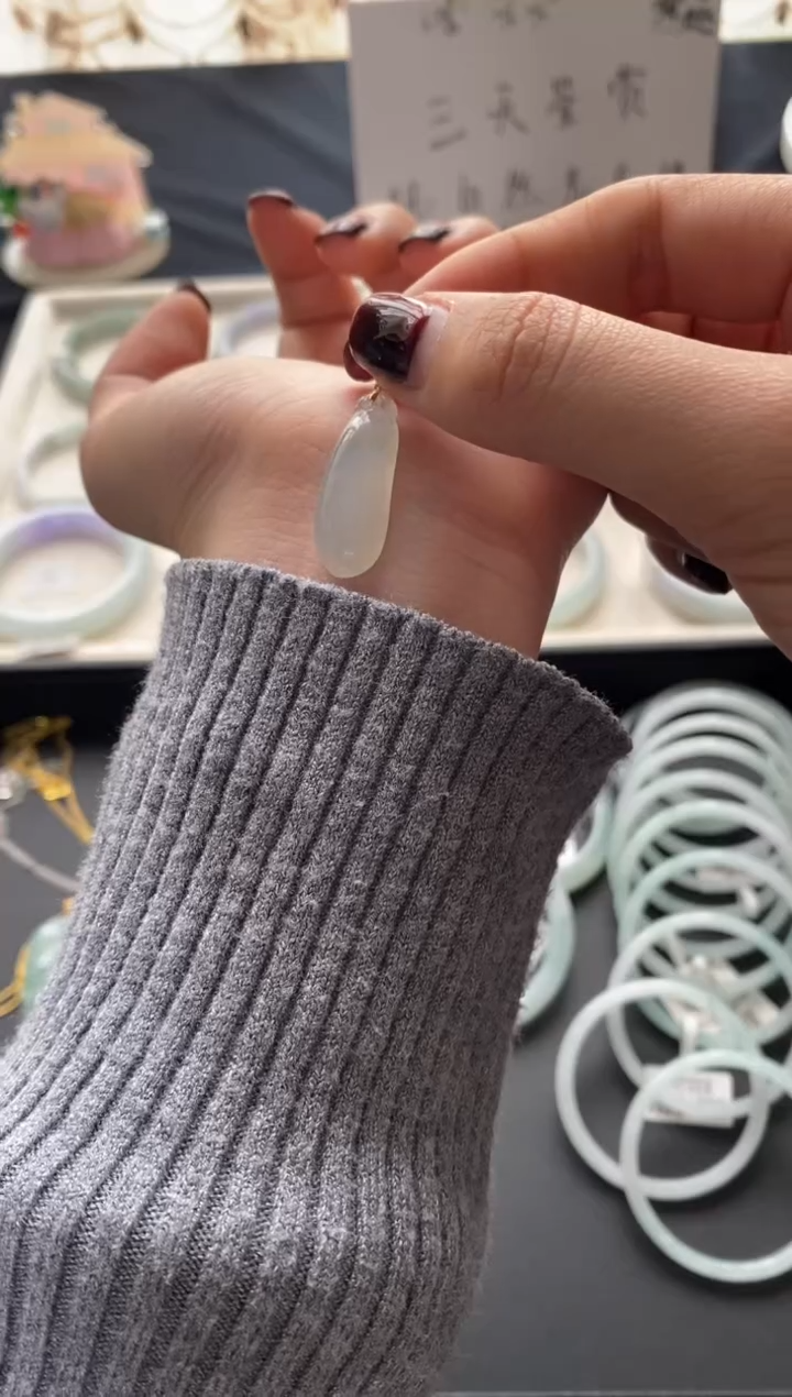 【闪购商品】翡翠吊坠(赠链)未镶嵌福瓜
