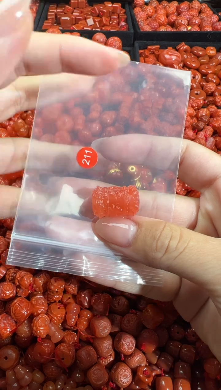 南红玛瑙未镶嵌颈饰1