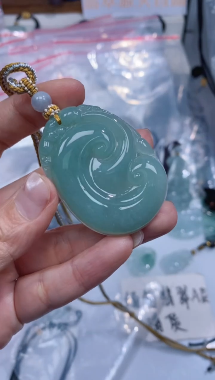 颈饰未镶嵌翡翠吊坠