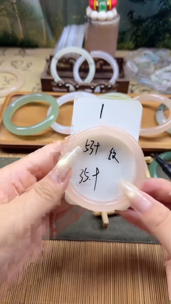 未镶嵌手镯石英质玉1