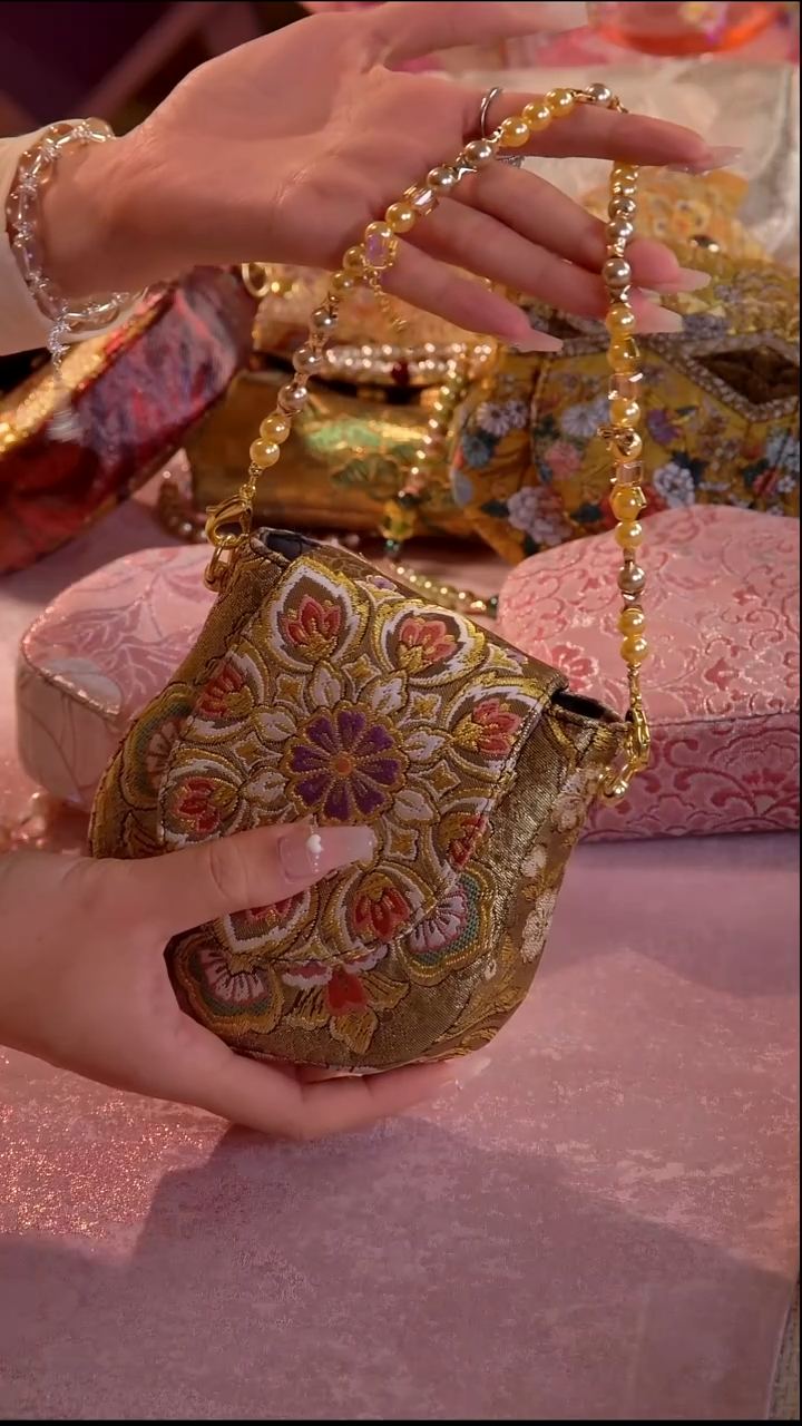 非遗西阵织 如图所示