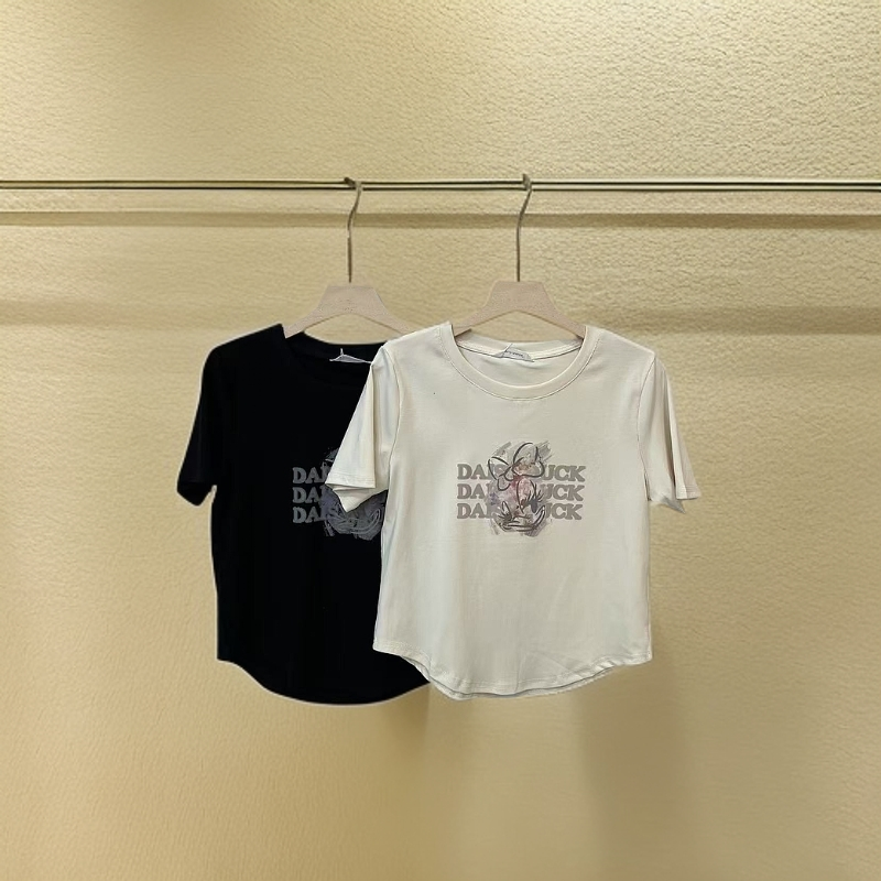 90310圆领字母T恤女款显瘦时尚百搭设计感T恤