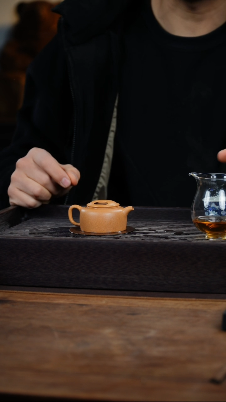 【闪购商品】紫砂茶壶55c  金玉段  小牛盖莲子