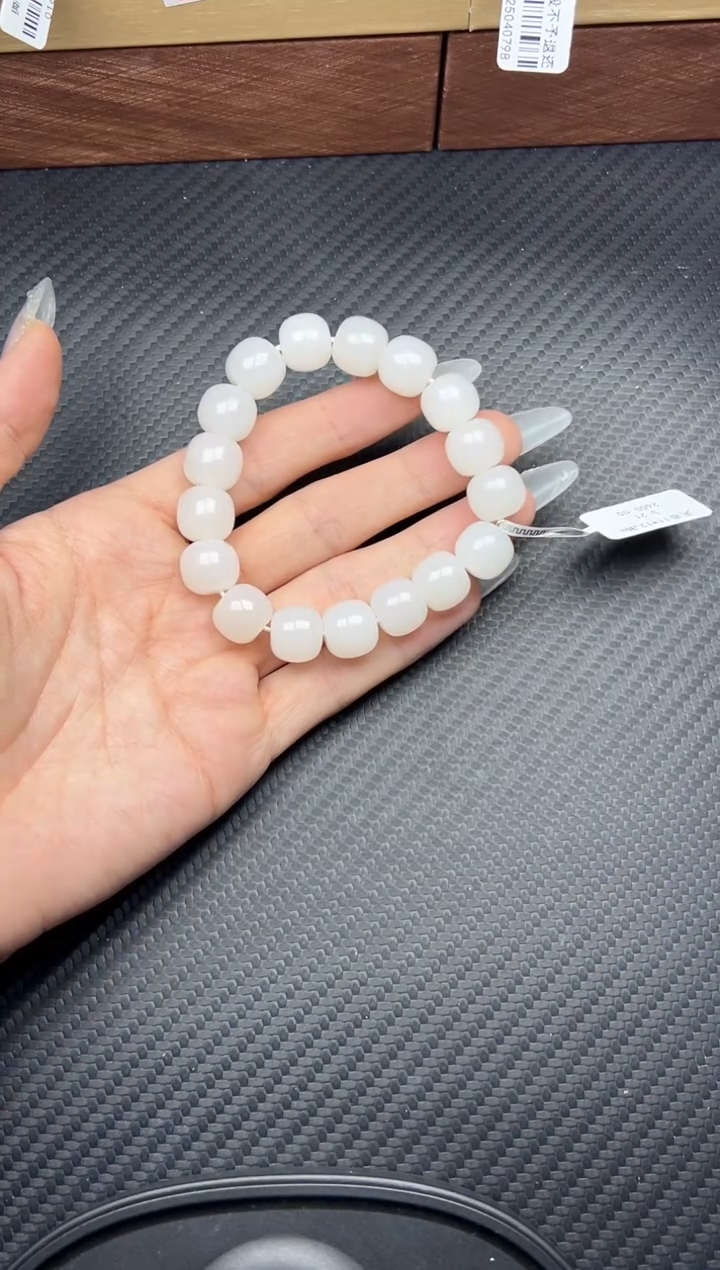 未镶嵌手串和田玉天泰微色差卡12手串M