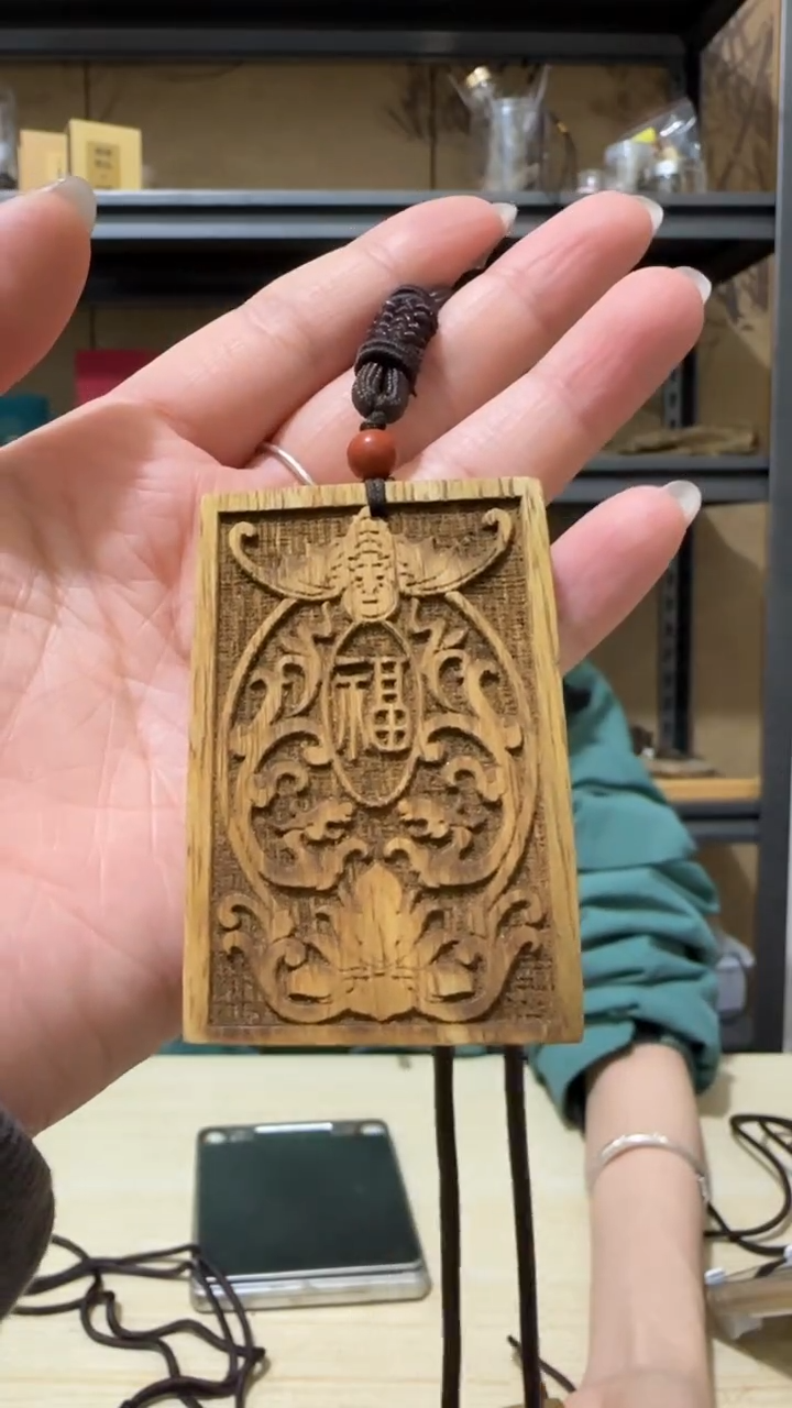 【闪购商品】沉香吊坠10号芽庄野料雕刻牌