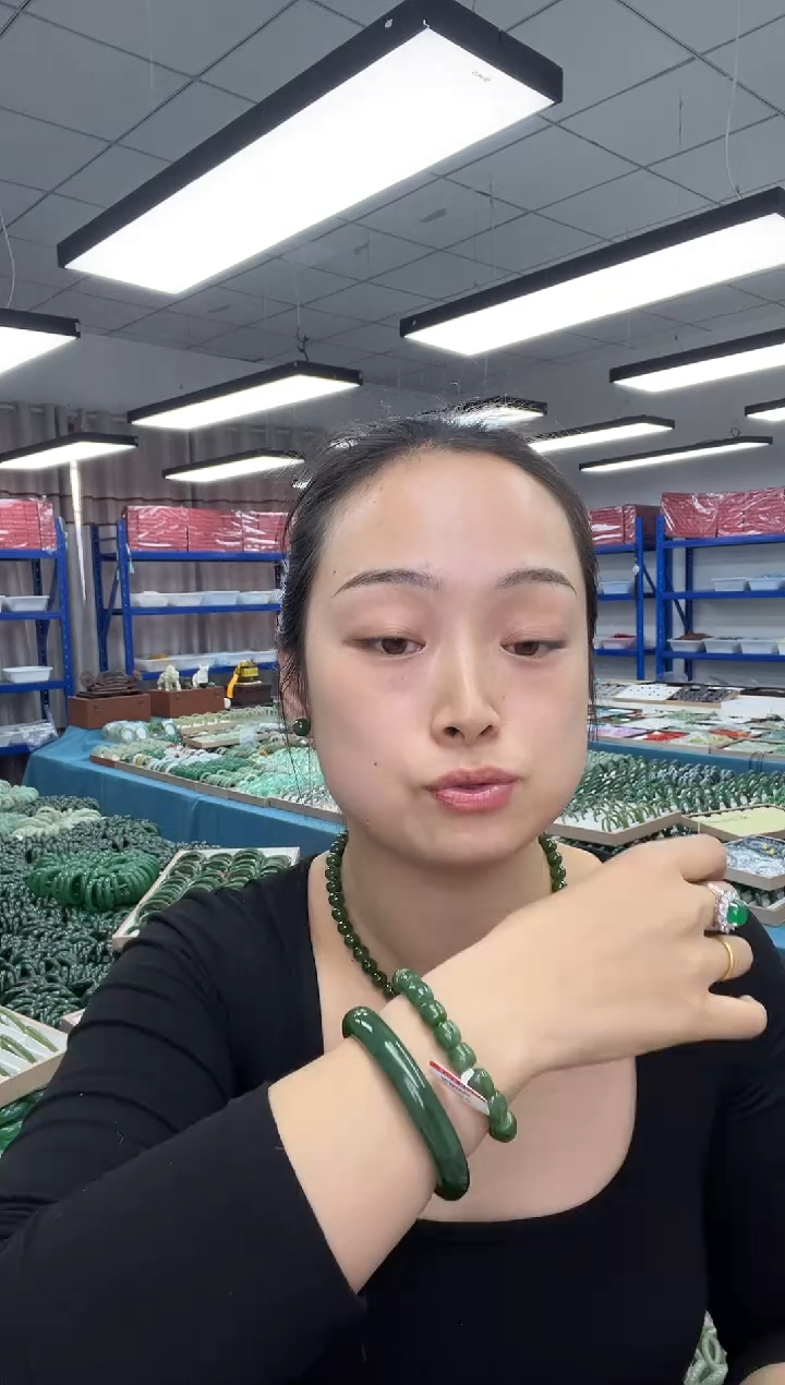 未镶嵌手链和田玉（碧玉）碧玉直切单圈