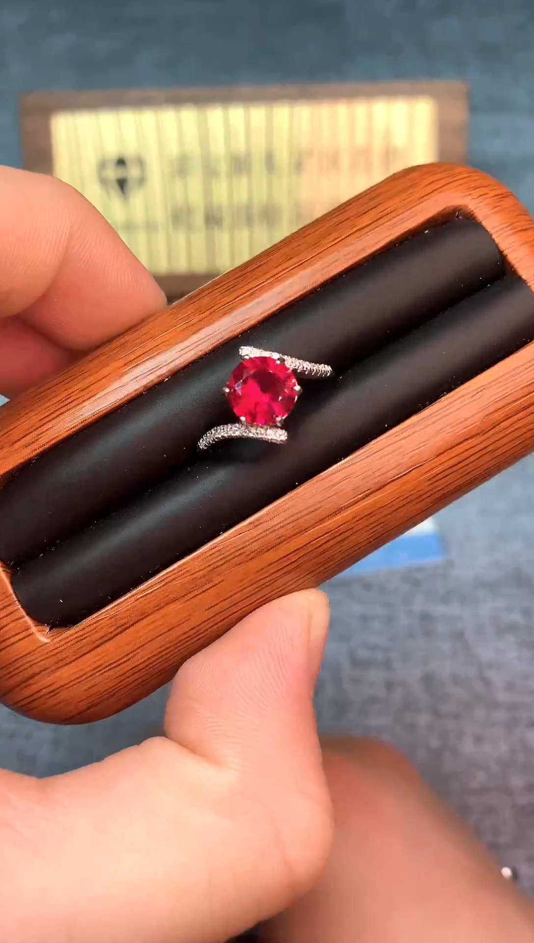 银S925镶嵌戒指红宝石......