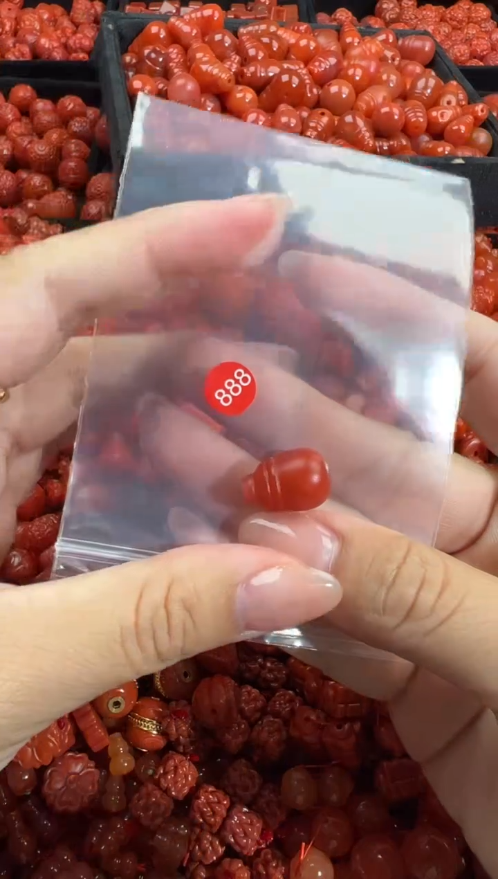 南红玛瑙未镶嵌颈饰1