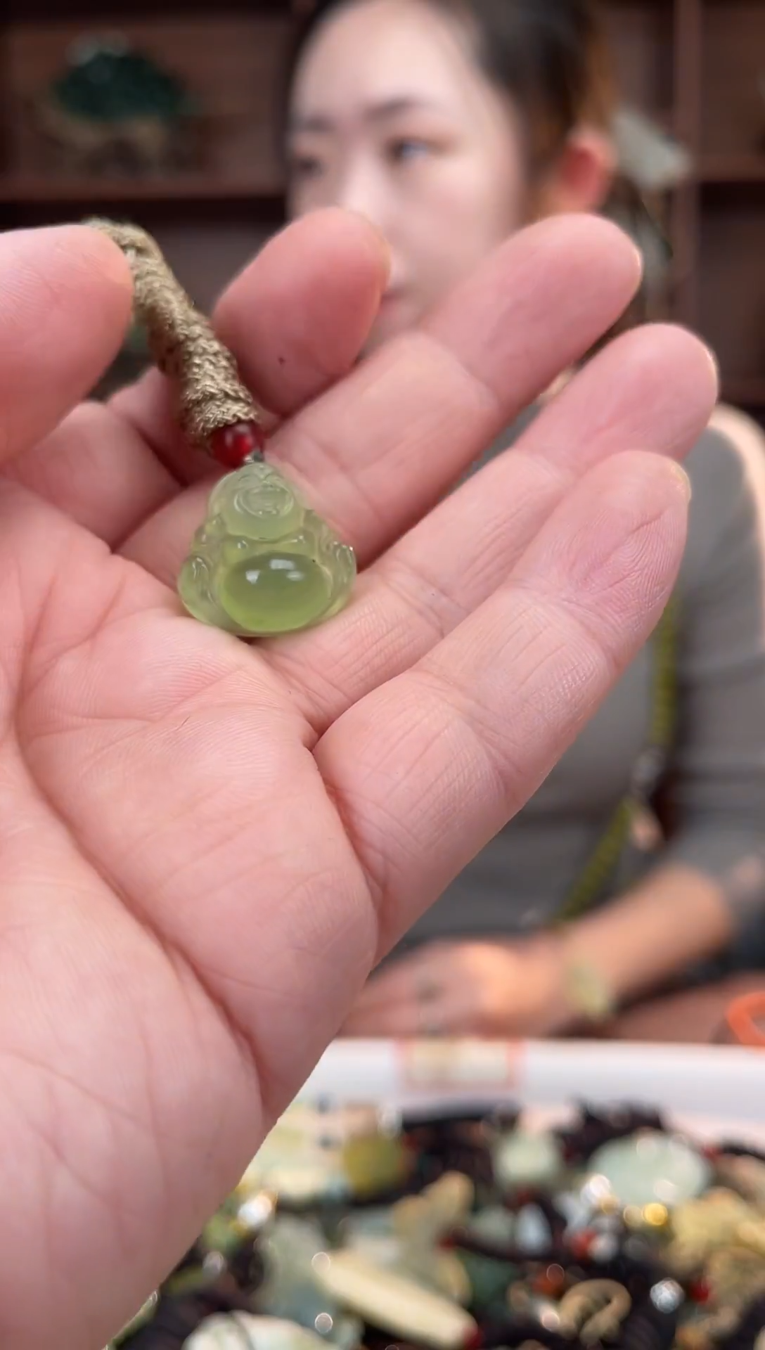 未镶嵌蛇纹石玉颈饰·