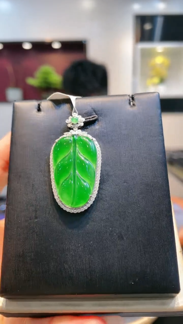 【闪购商品】翡翠颈饰18K金镶嵌A88天然A货翡翠吊坠