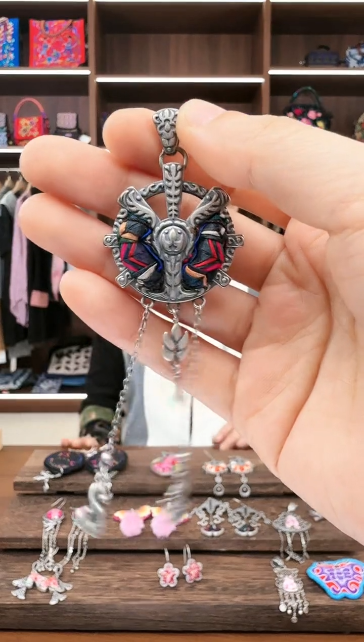 【闪购商品】织绣81蚩梦苗族古绣