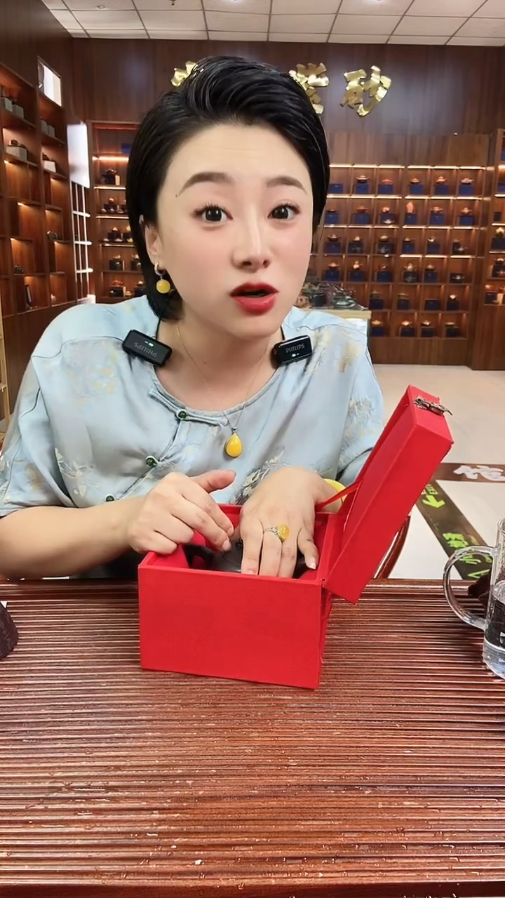 茶壶紫砂花开富贵太湖石金钟 石黄 赵巧英