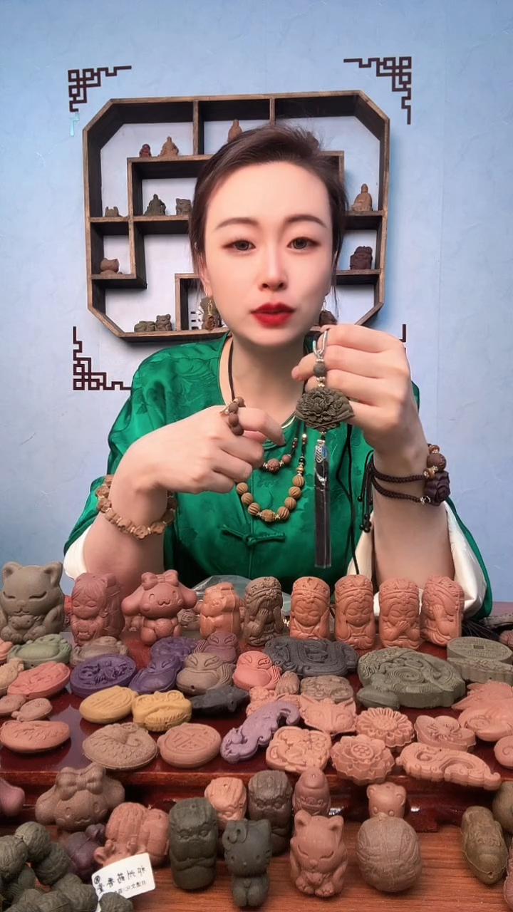 泥塑松鹤龙瑞小猫