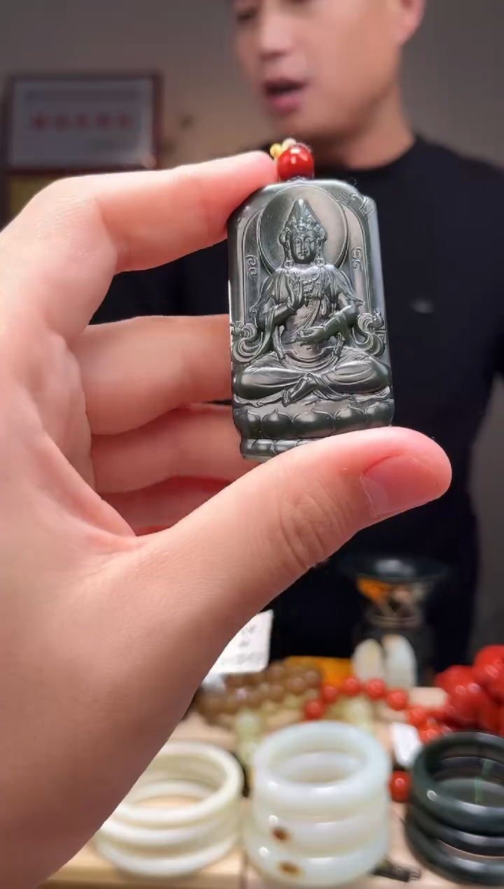 颈饰未镶嵌和田玉吊坠