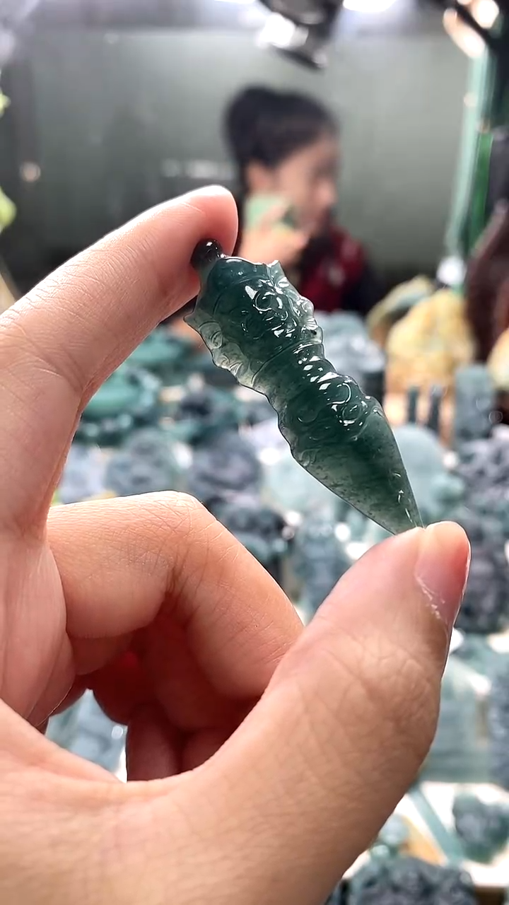 颈饰未镶嵌翡翠好****方翡翠