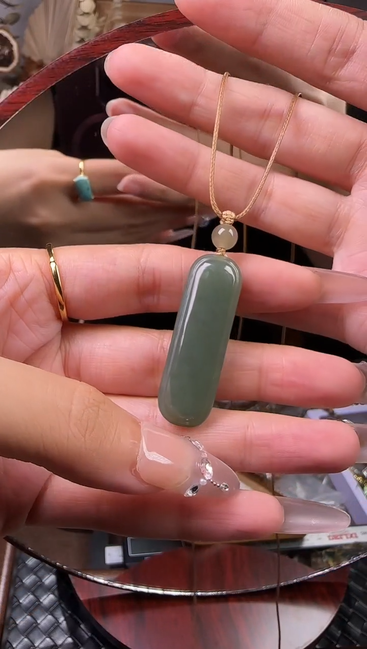 天然辰砂和田玉吊坠