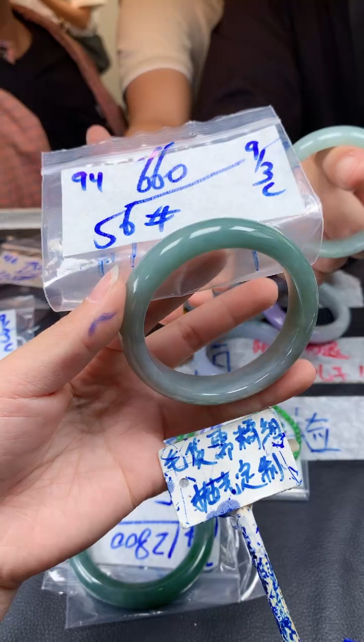 【闪购商品】定制翡翠未镶嵌94毛货需精细抛光手镯多样性拍一发一